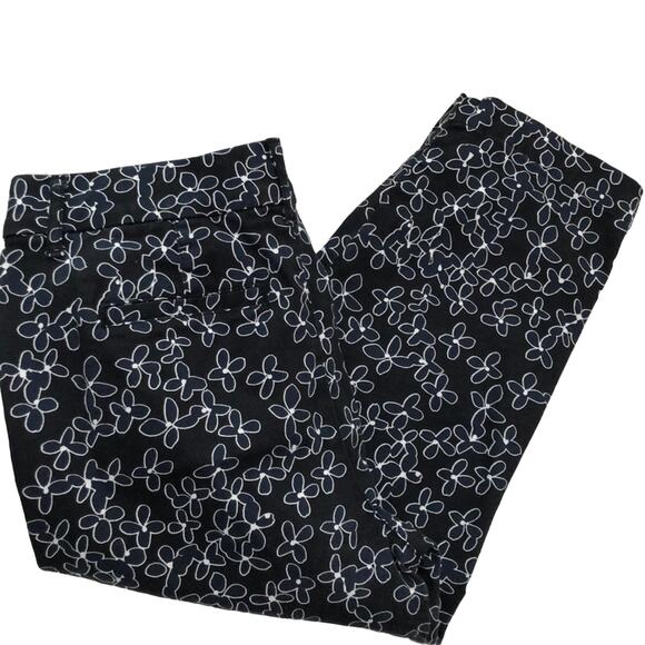 St. John’s Bay Black Floral Print Cotton Crop Pants size 4 - Picture 1 of 4